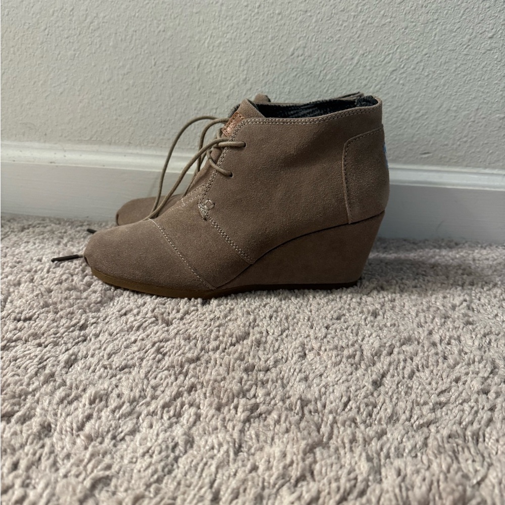 Women's Tom’s Tan Wedge Ankle Boots